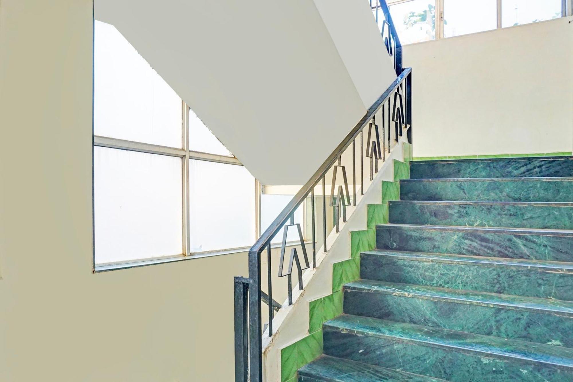 Super Collection O Nagar Road Viman Nagar Formerly Ananta Sagar 2* Pune