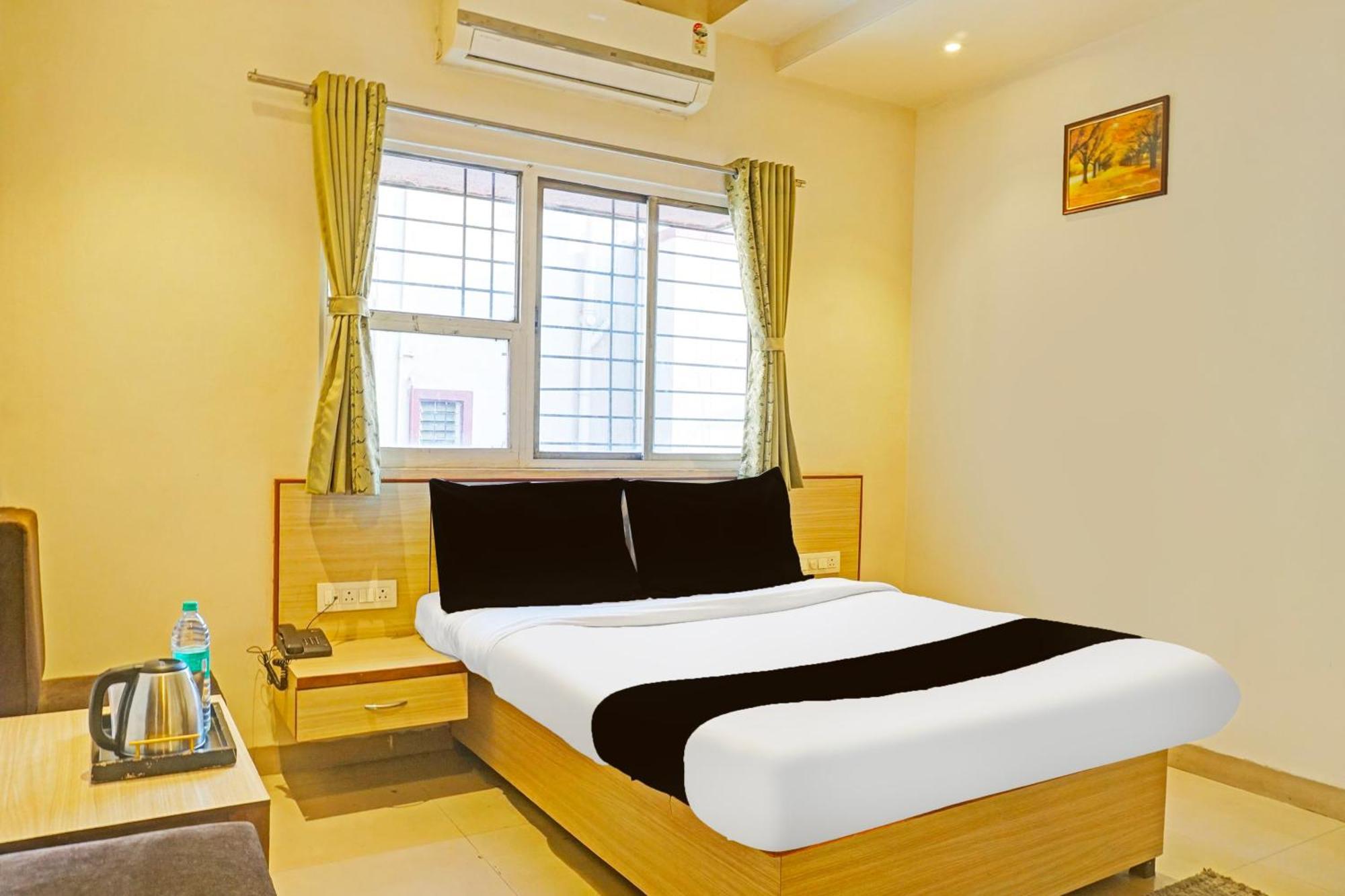 Collection O Nagar Road Viman Nagar Formerly Ananta Sagar 2* Pune